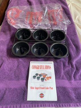 New 6 Mini Angel Food Cake Pan with Rack